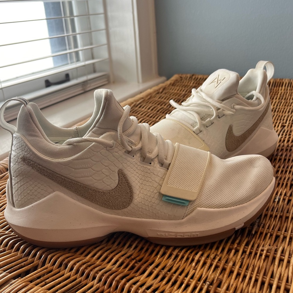 Nike Men’s Paul George PG1 shoe Ivory size 11